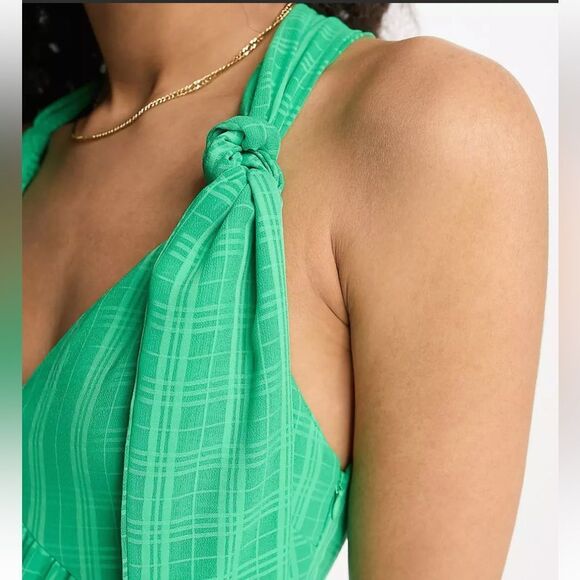 Elegant Green Pleated Dress - Picture 4 of 6